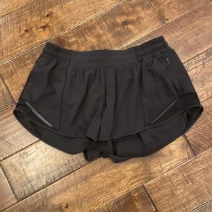Lululemon Hotty Hot 2.5 inch shorts